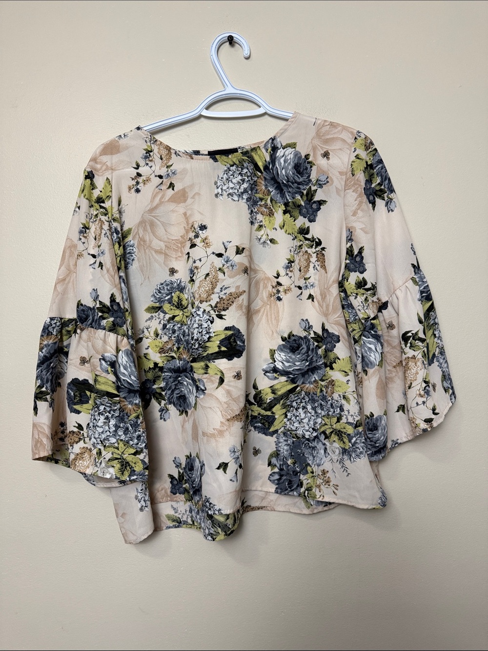 W5 Floral Bell-Sleeve size S